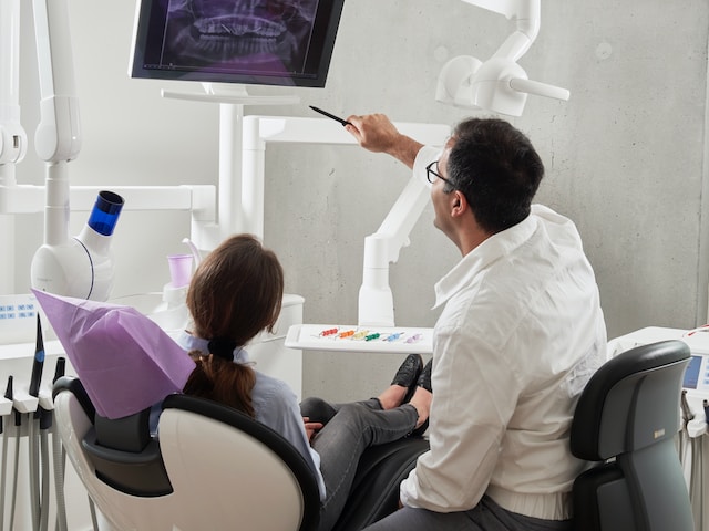 dentist showing x ray graph to a patient at a dentistry